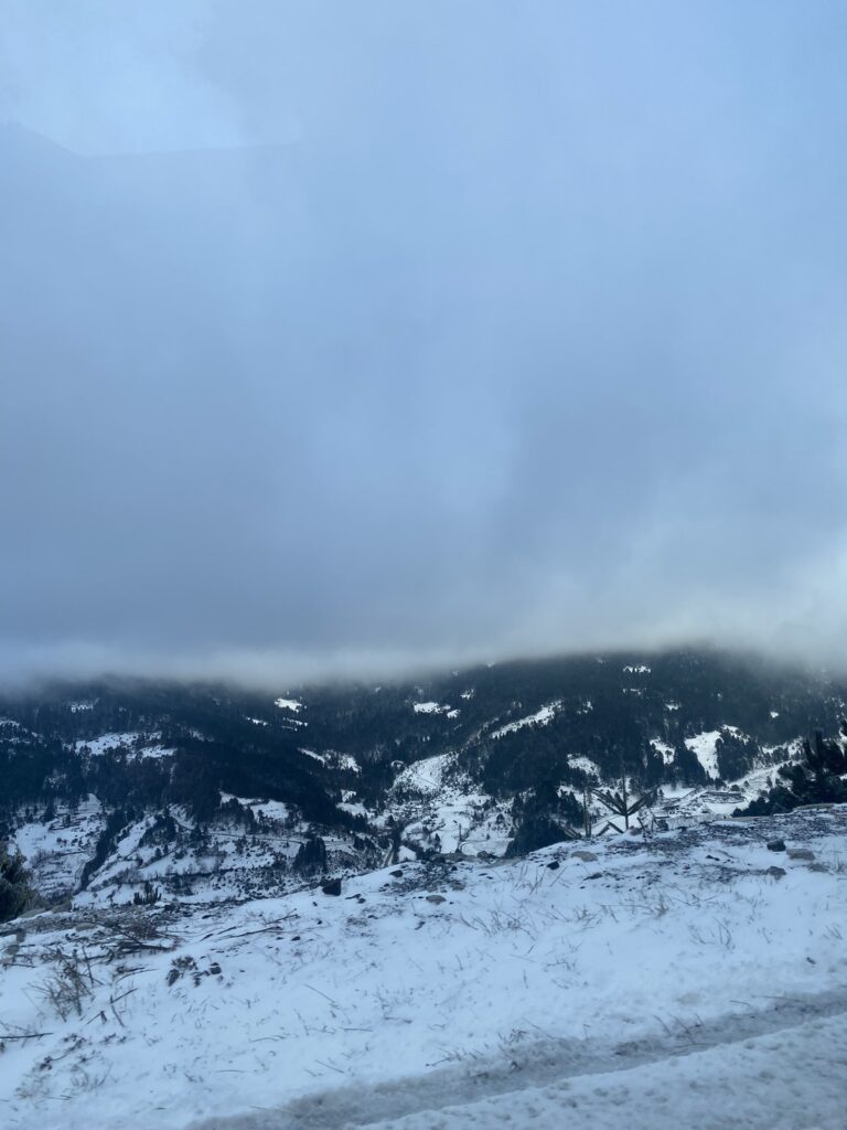 Χιονισμένα βουνά στην Πίνδο